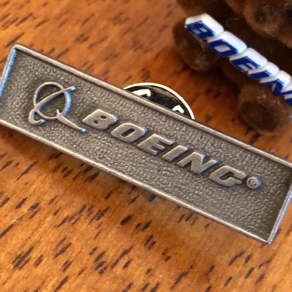 Boeing Collectable Pin Backs/badges - Picture 2 of 9